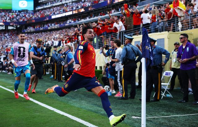 Clinical Spain lifts 2026 FIFA World Cup trophy